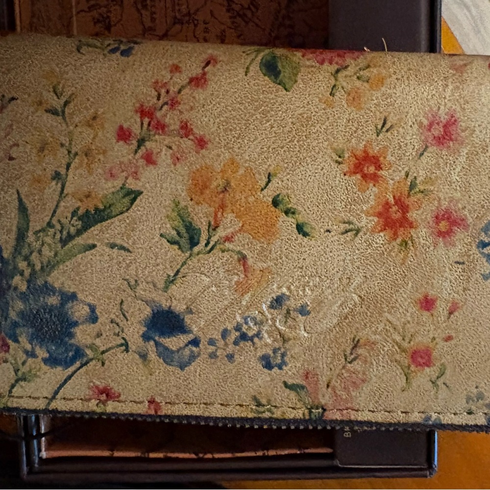 Patricia Nash Floral Key & Card Holder in Tan and Brown - Picture 2 of 5